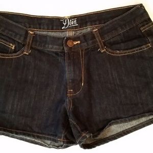 Old Navy size 8 Diva Jean Short Shorts Dark Rinse